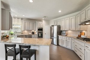 Gourmet kitchen, granite countertops, stainless steel appliances, 5-burner gas cooktop