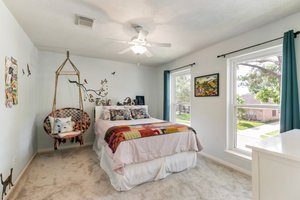 Secondary Bedroom w/natural light