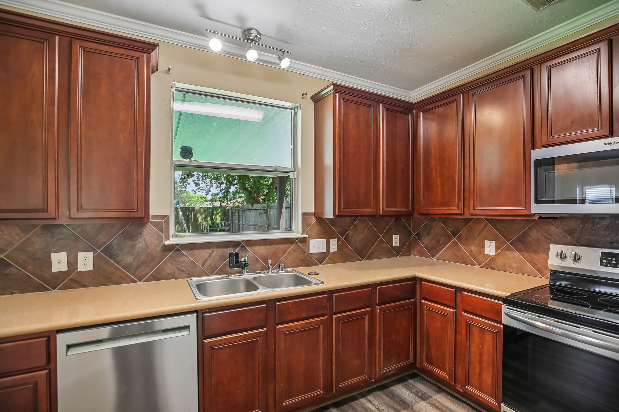 Chase Park Dr-S1509-011.jpg