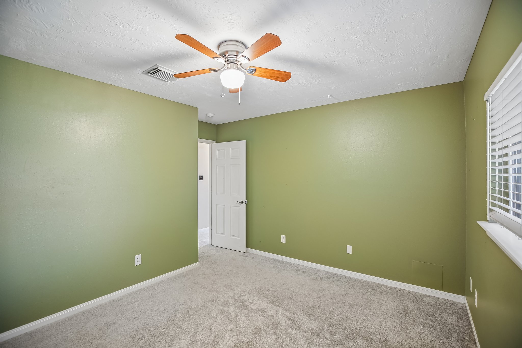 Chase Park Dr-S1509-027.jpg