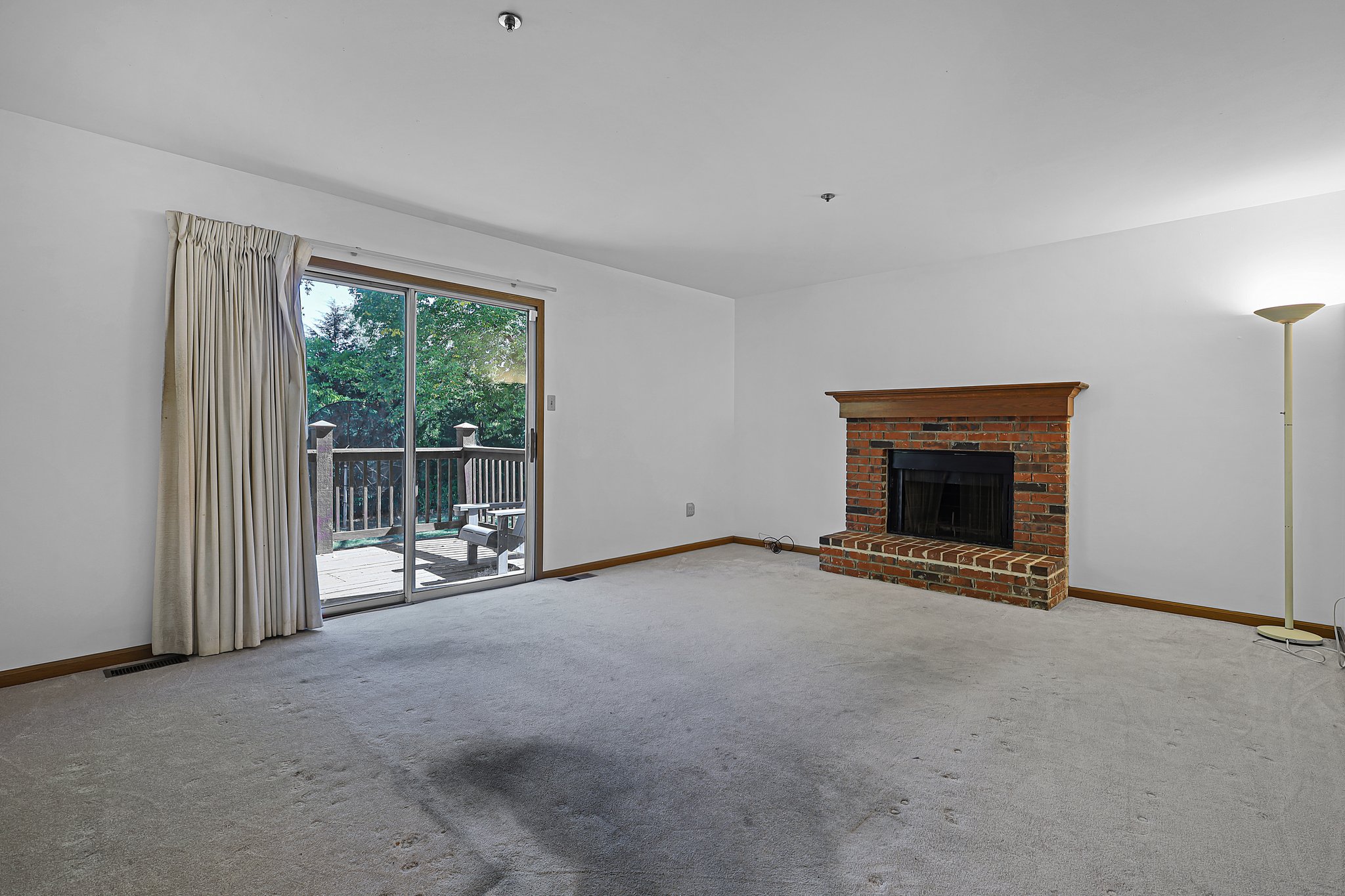 1122 Crooked Creek Dr, Saint Charles, MO 63304 PixVid