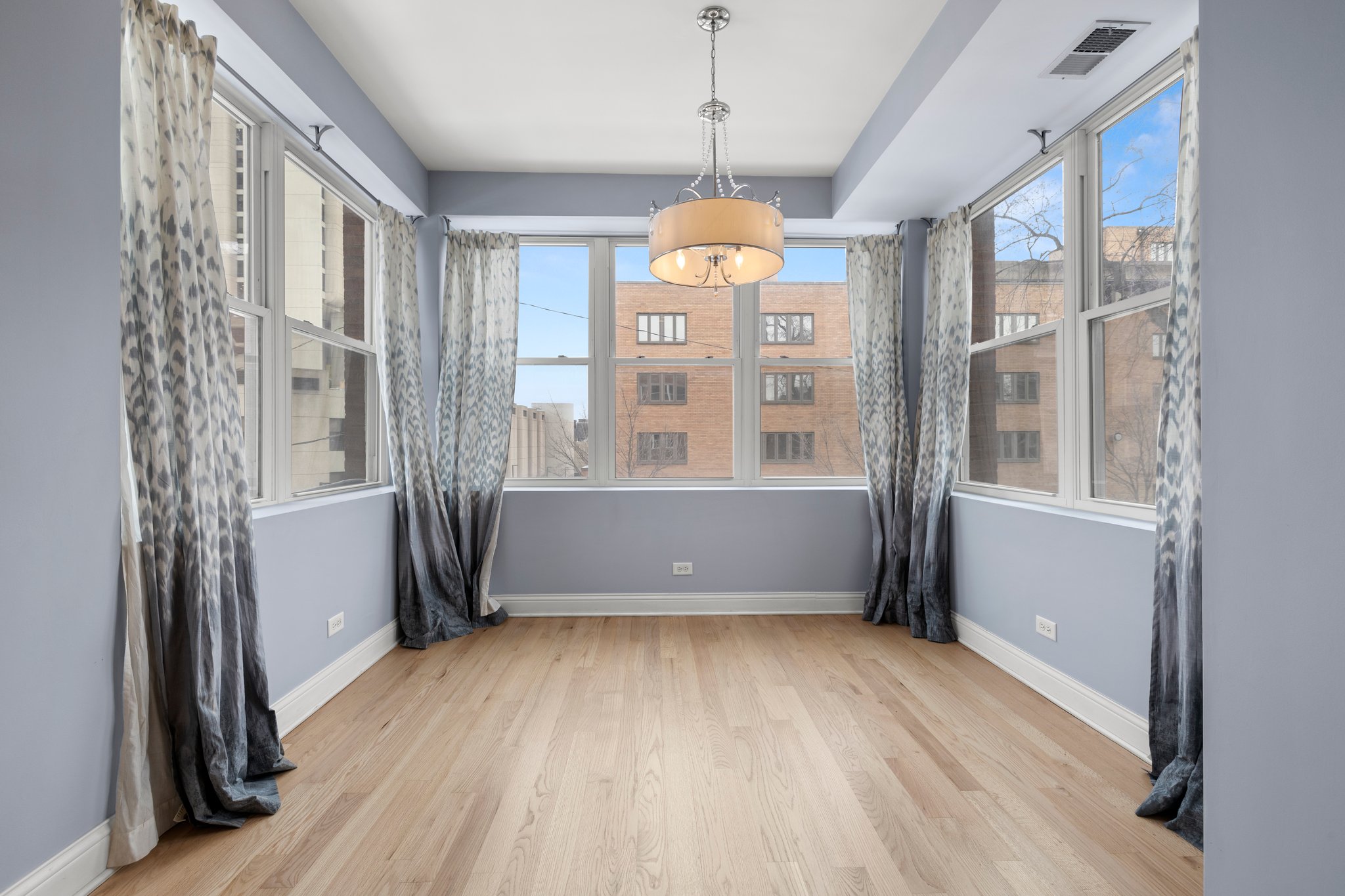 1122 N Oakley Blvd, Chicago, IL 60622, USA Photo 6