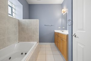 1122 N Oakley Blvd, Chicago, IL 60622, USA Photo 10