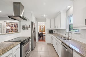Parkhaven Dr-S0510-021.jpg