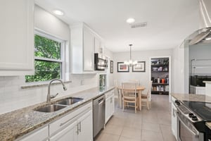 Parkhaven Dr-S0510-023.jpg