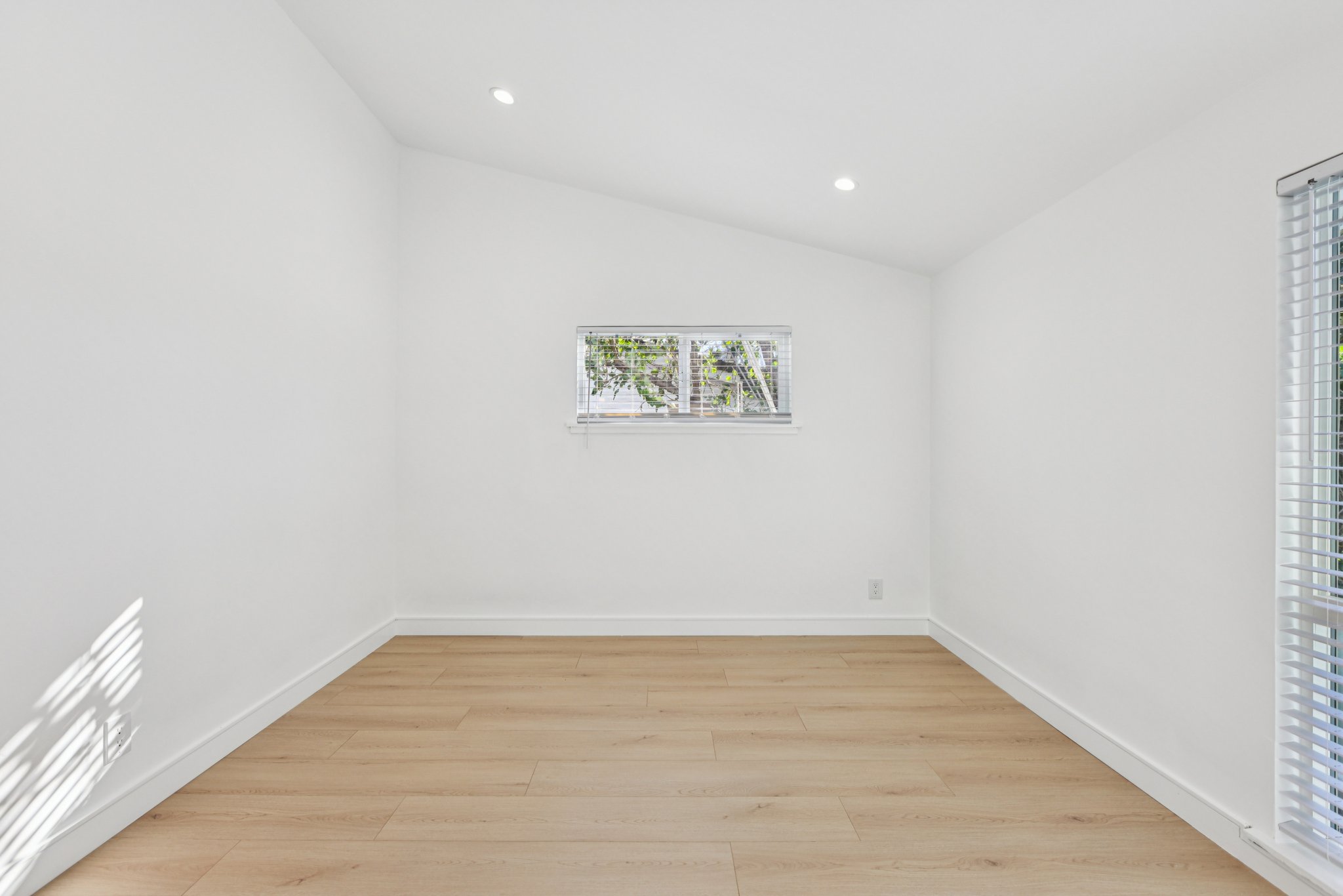 Balboa Blvd-S1201-024.jpg