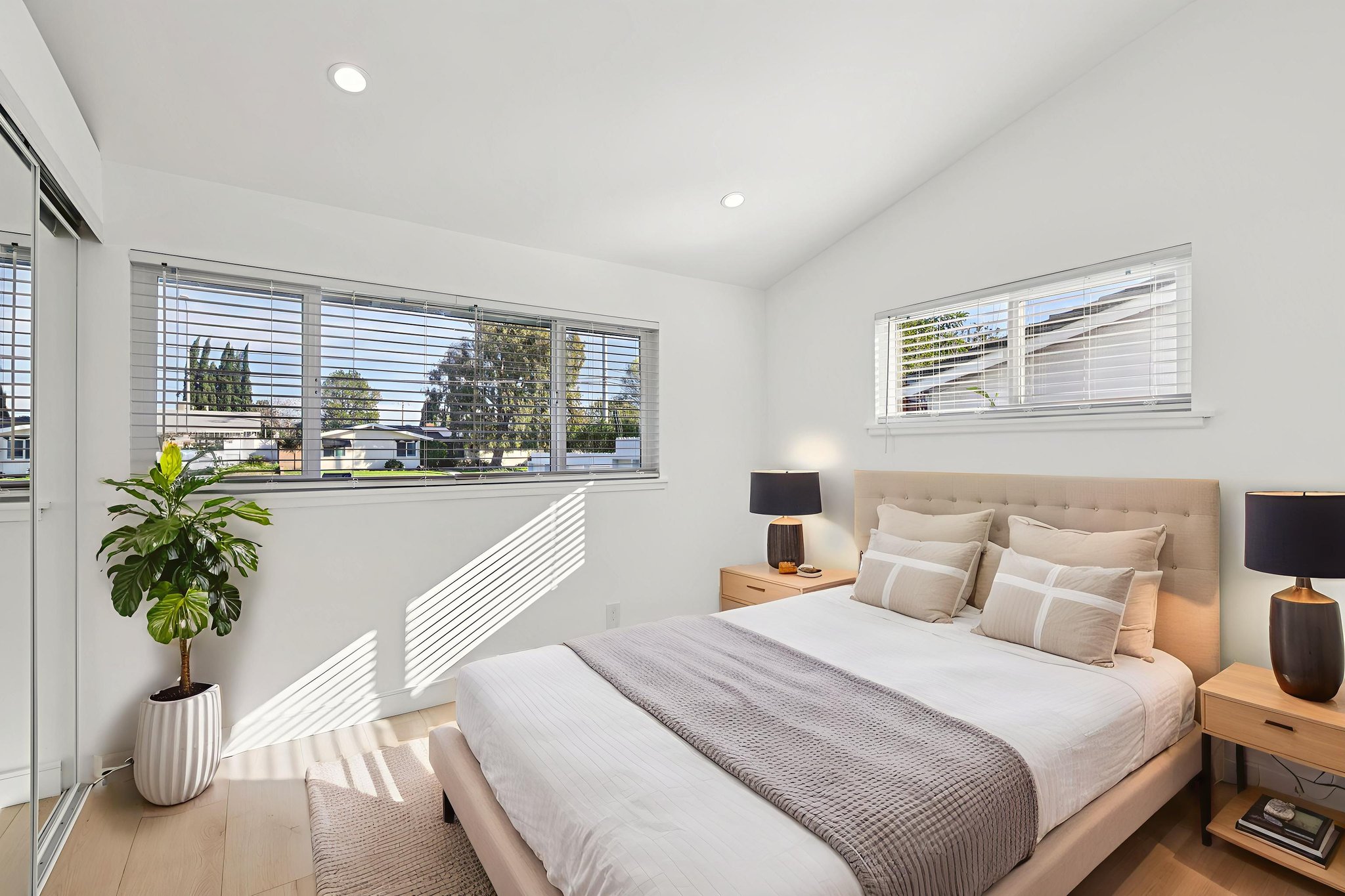 Balboa Blvd-S1201-027 virtually staged.jpeg