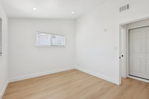 Balboa Blvd-S1201-028.jpg