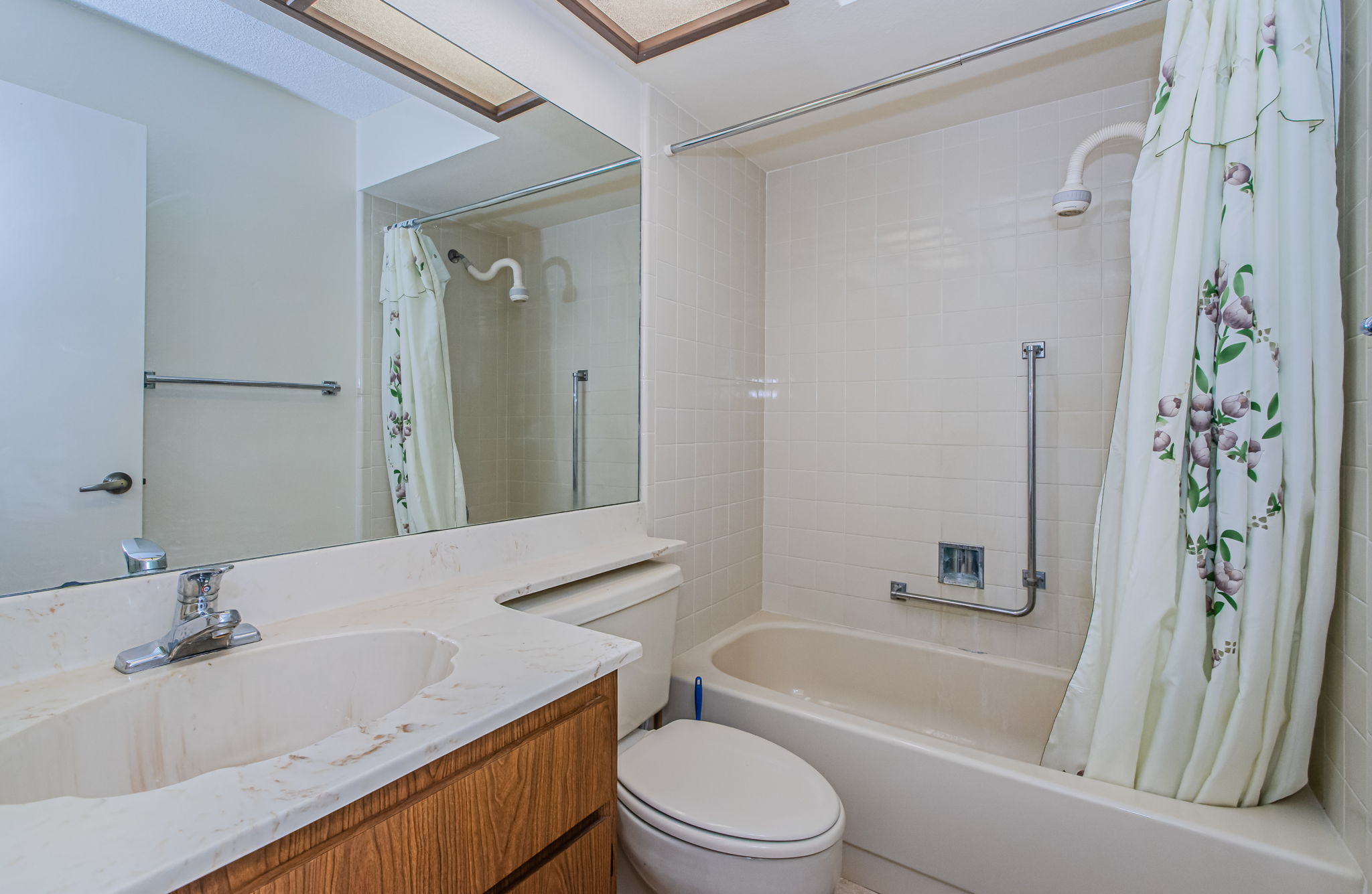 Bathroom 1A-2