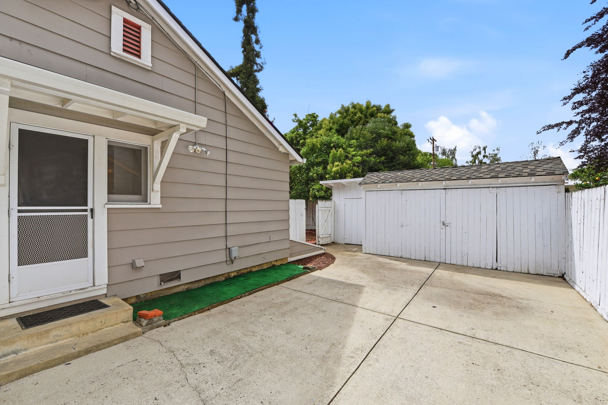 033_F8_1123 Dean Ave
