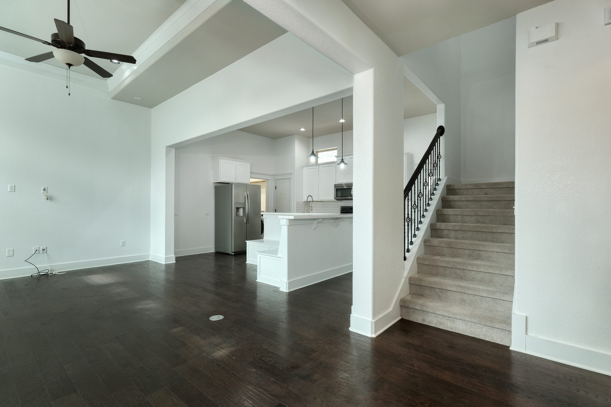 Living/Kitchen/Breakfast Bar