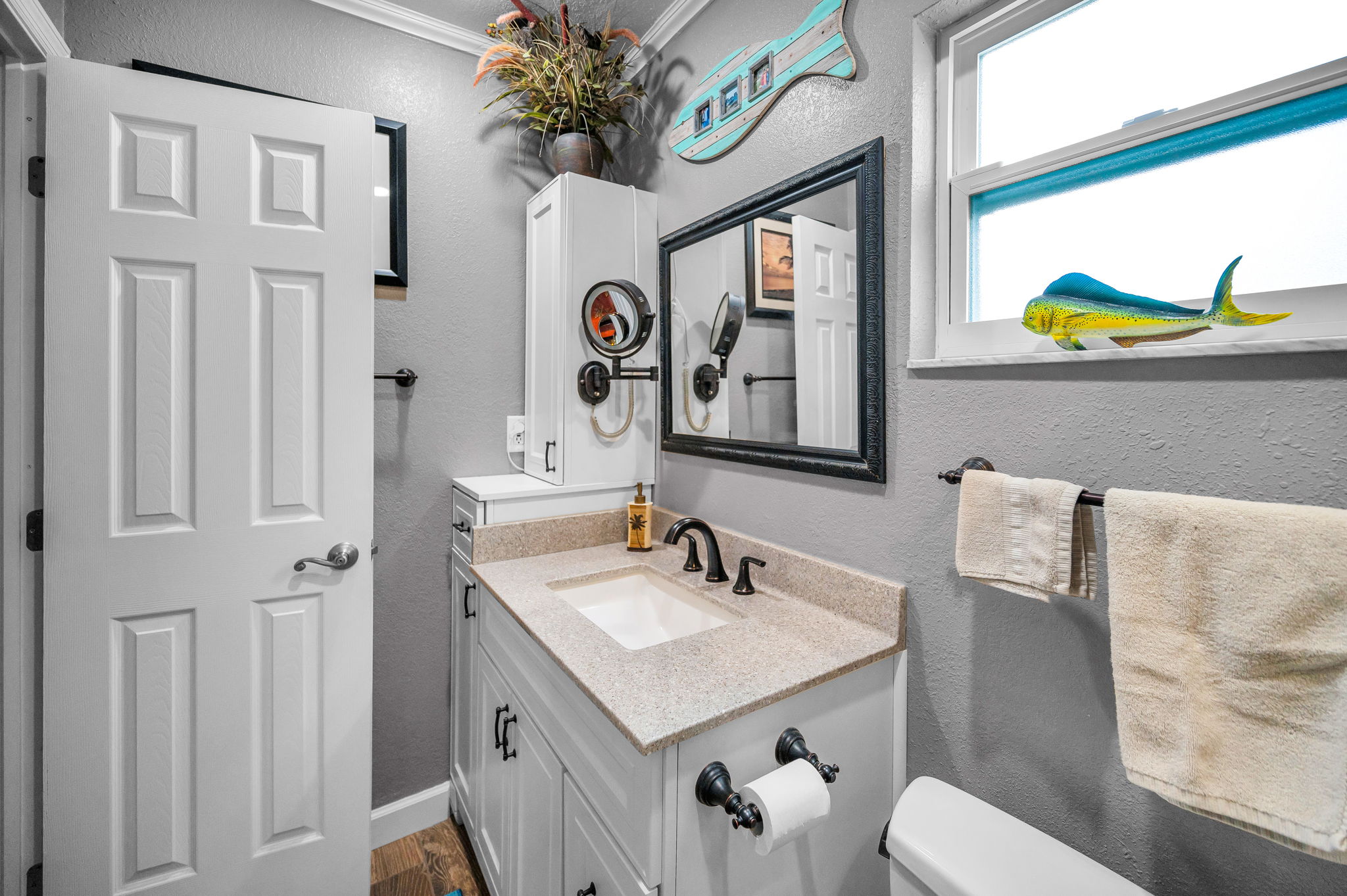 Primary Bathroom1c