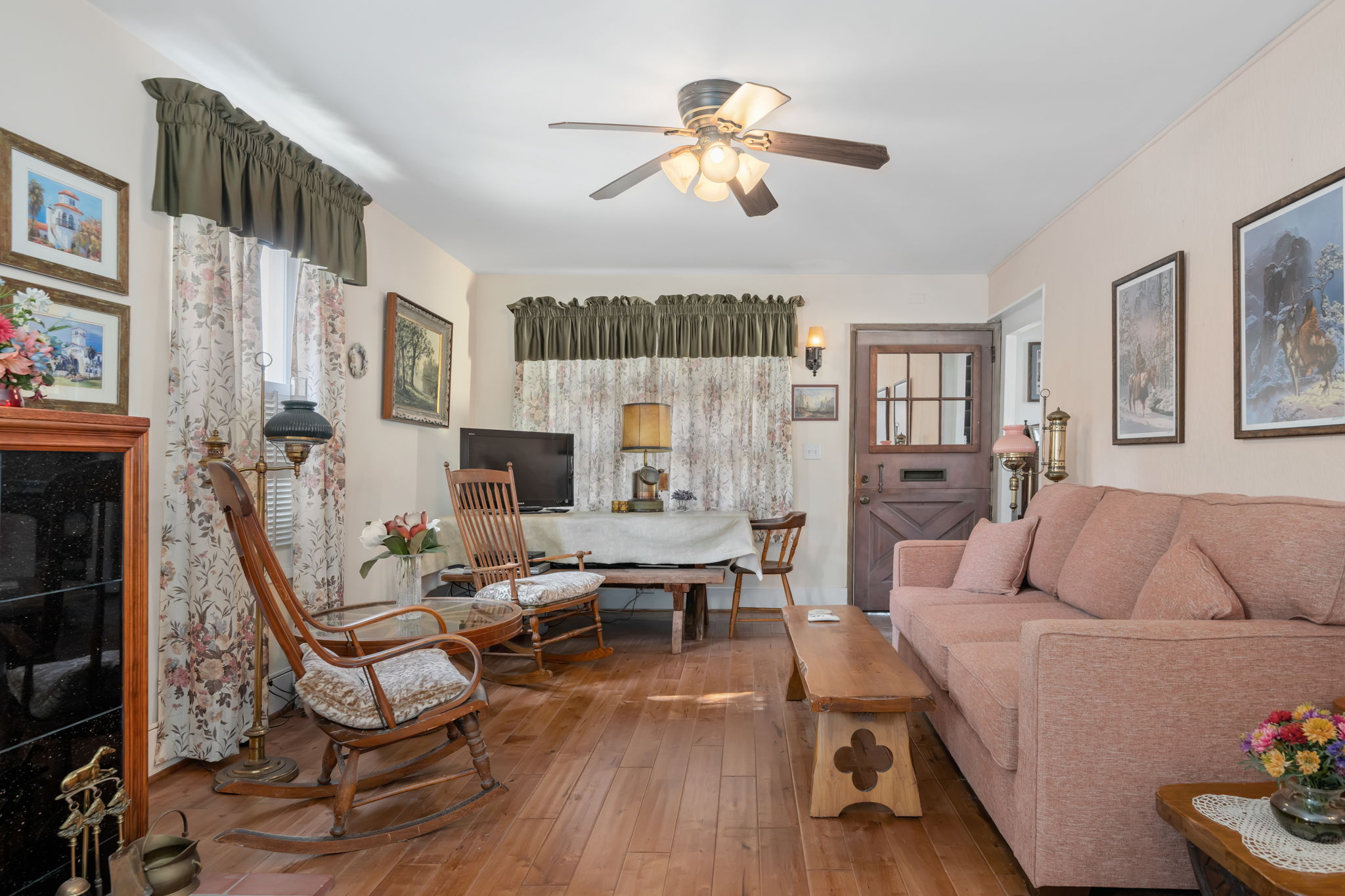 06-Living Room