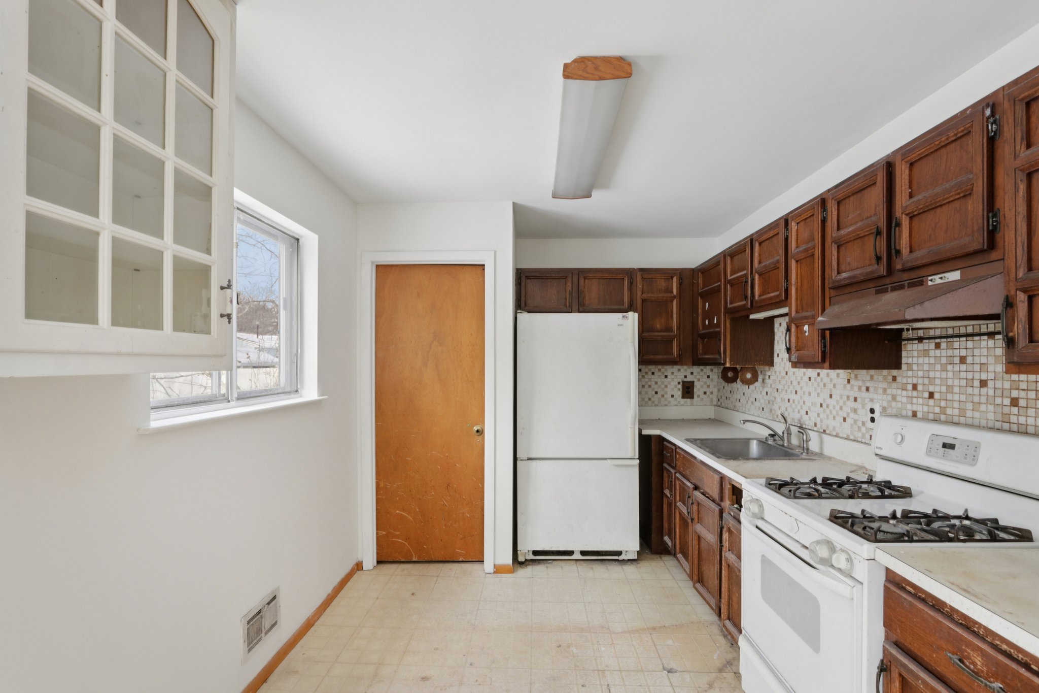 Spray Ave-S2702-013.jpg