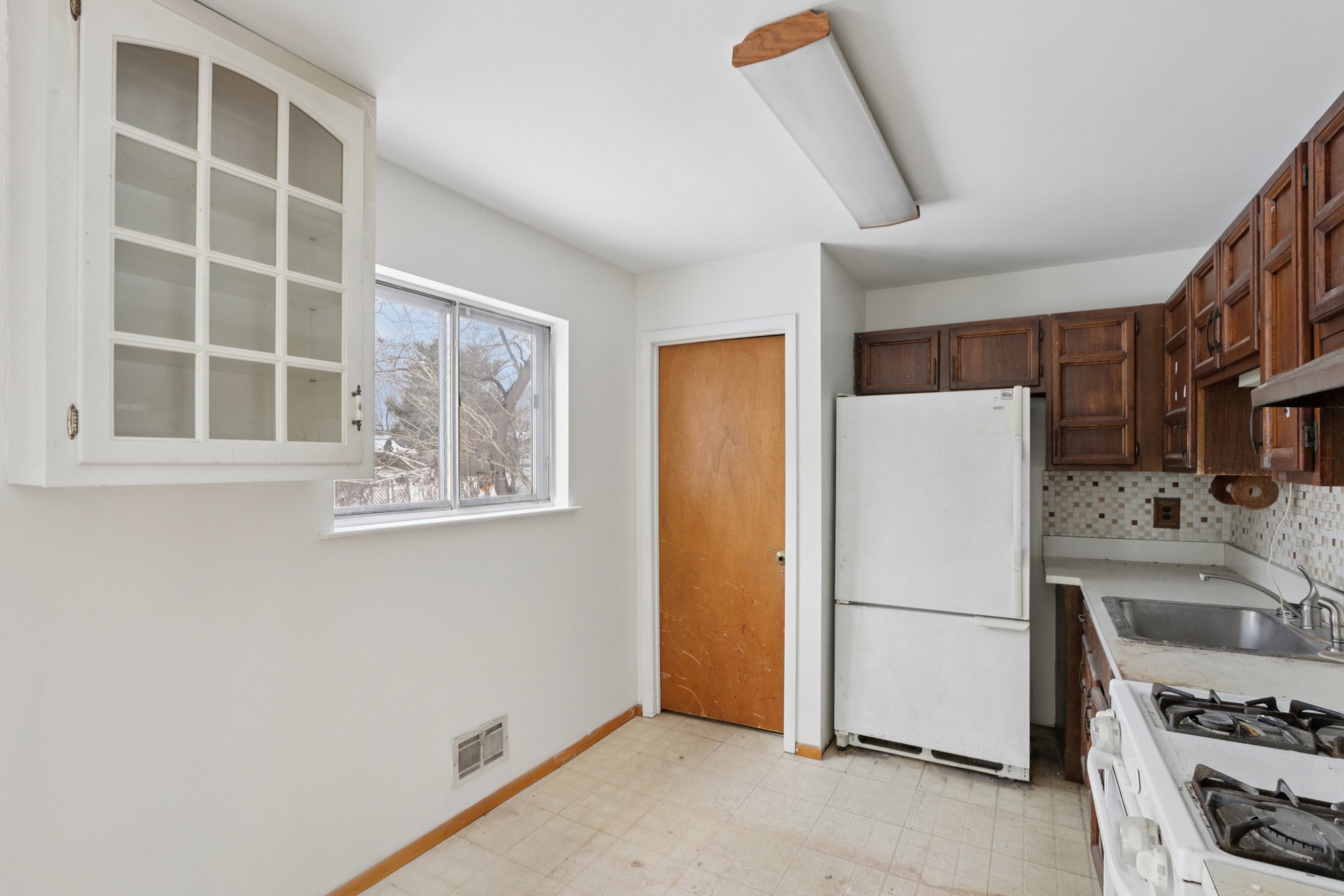 Spray Ave-S2702-016.jpg