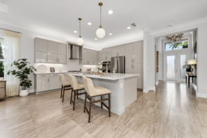 Breakfast Bar - Kitchen - Foyer