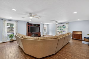 11241 Em En El Grove Rd -220