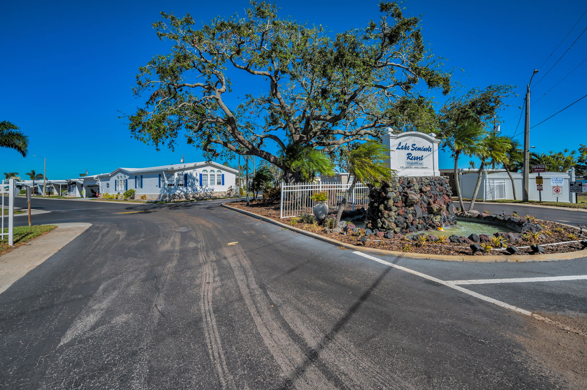 61-Lake Seminole Resort Entry