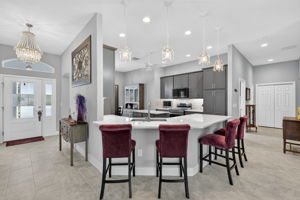 Kitchen Eat-IN Breakfast Bar