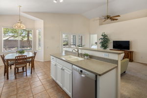Kitchen/Breakfast Area