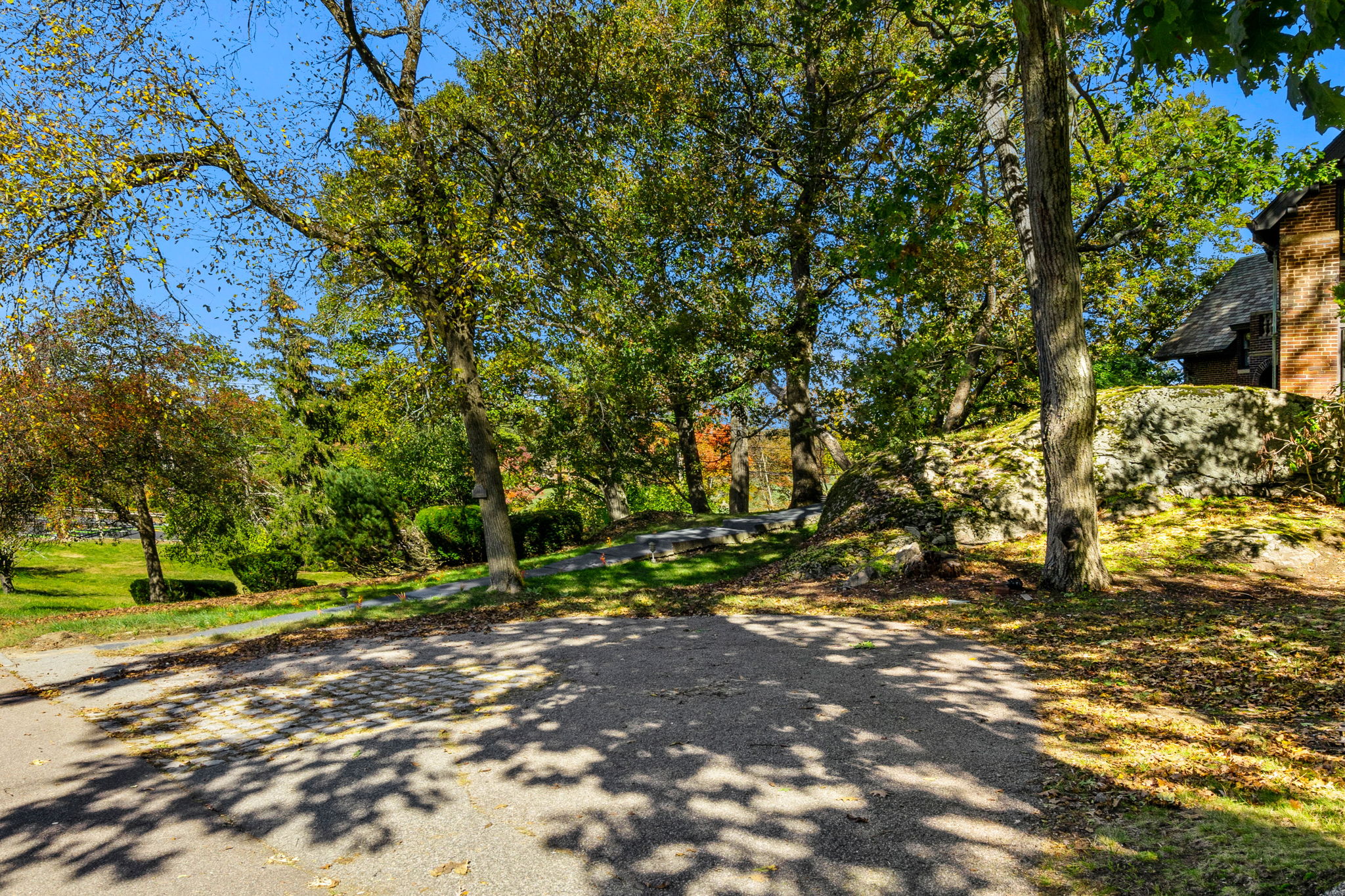1125 W Roxbury Pkwy, Chestnut Hill, MA 02467, USA Photo 69