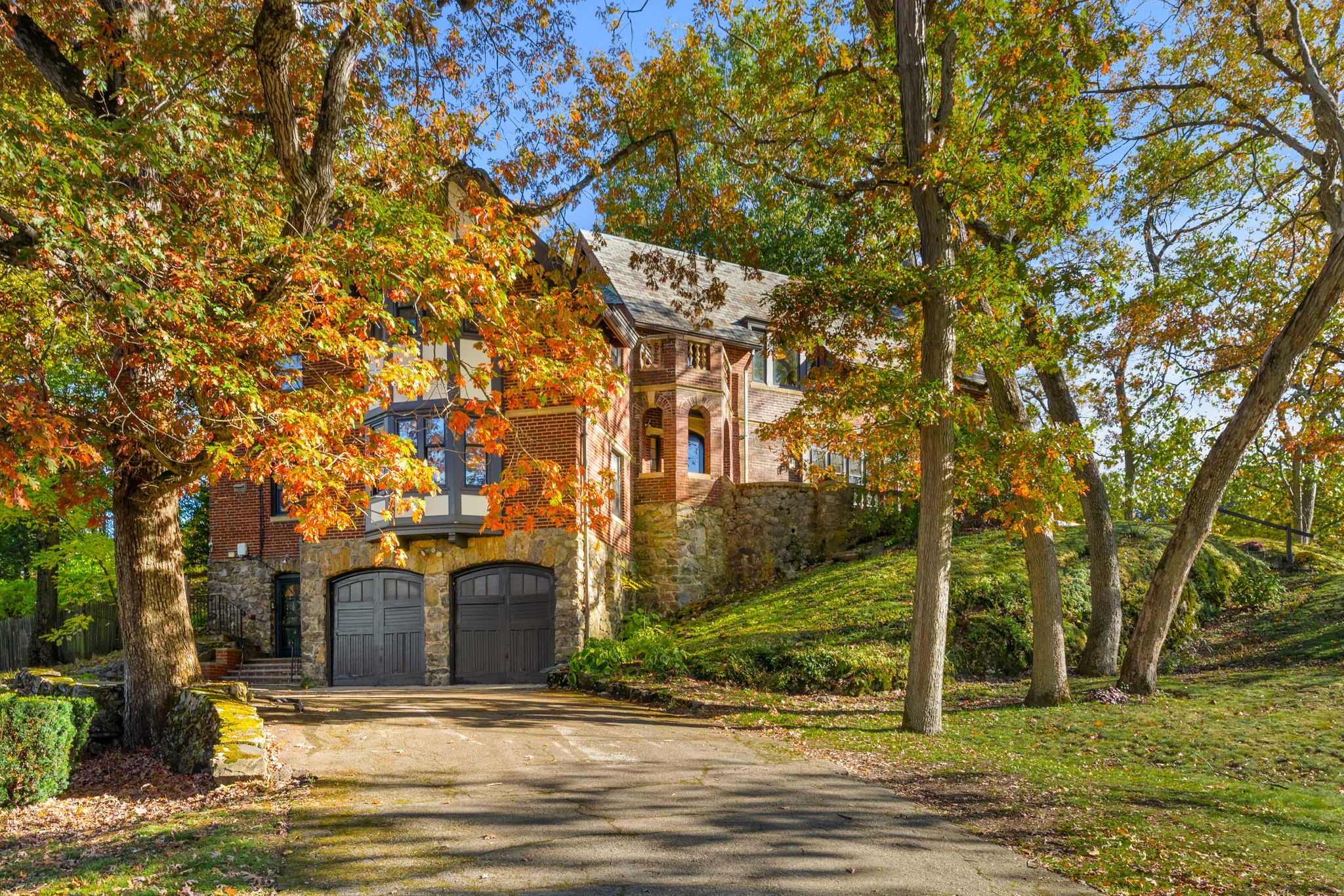 1125 W Roxbury Pkwy, Chestnut Hill, MA 02467, USA