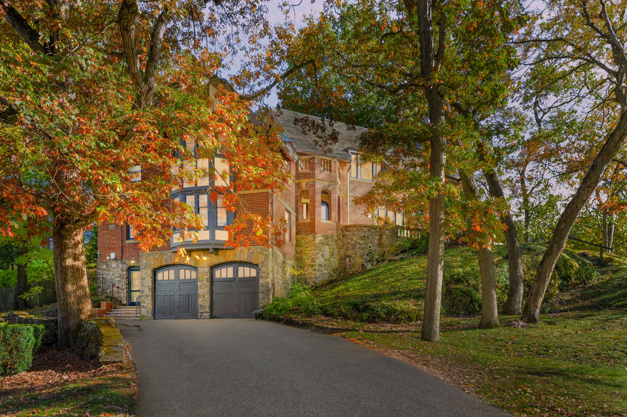 1125 W Roxbury Pkwy, Chestnut Hill, MA 02467, USA Photo 1
