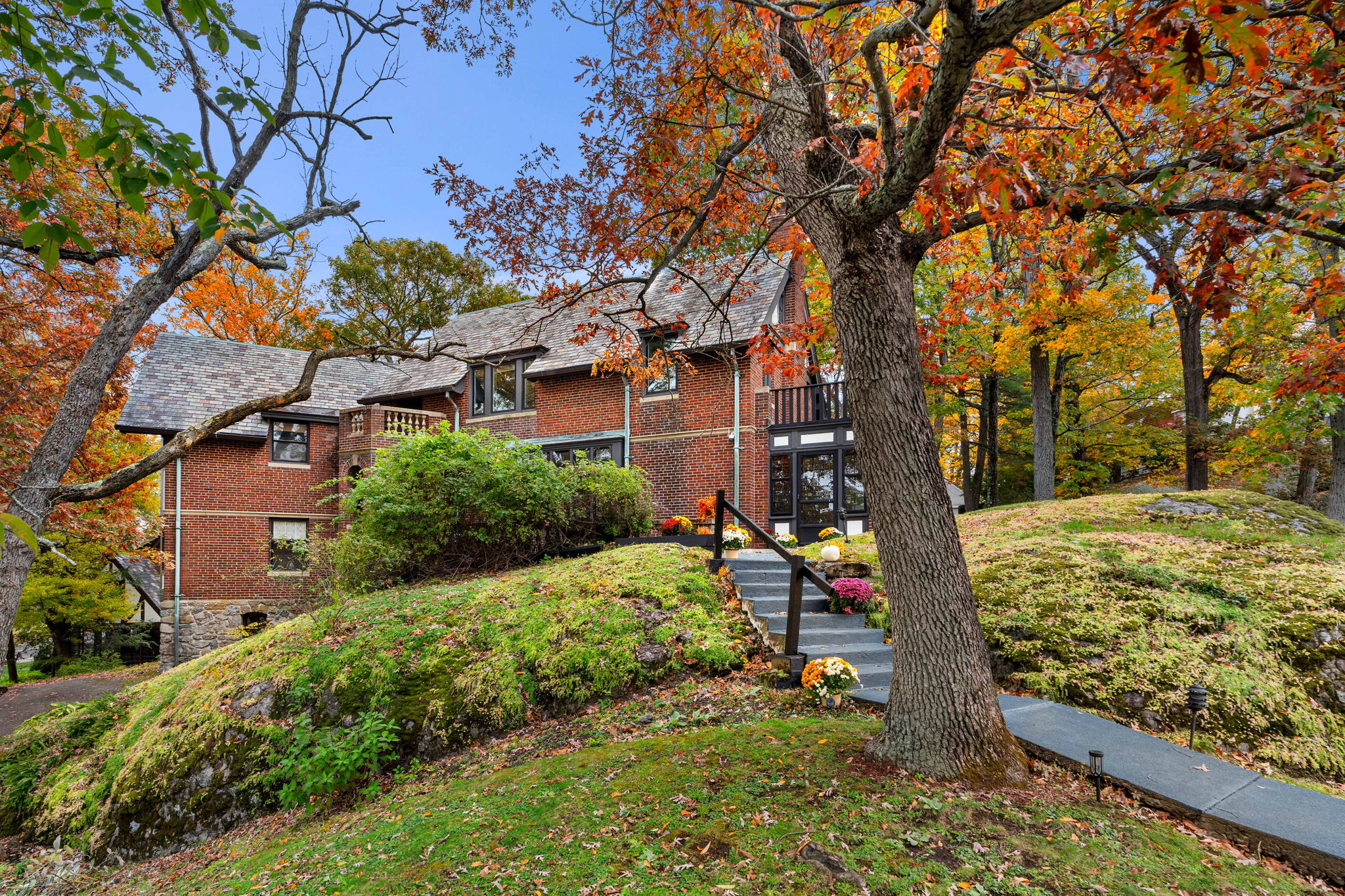 1125 W Roxbury Pkwy, Chestnut Hill, MA 02467, USA Photo 143