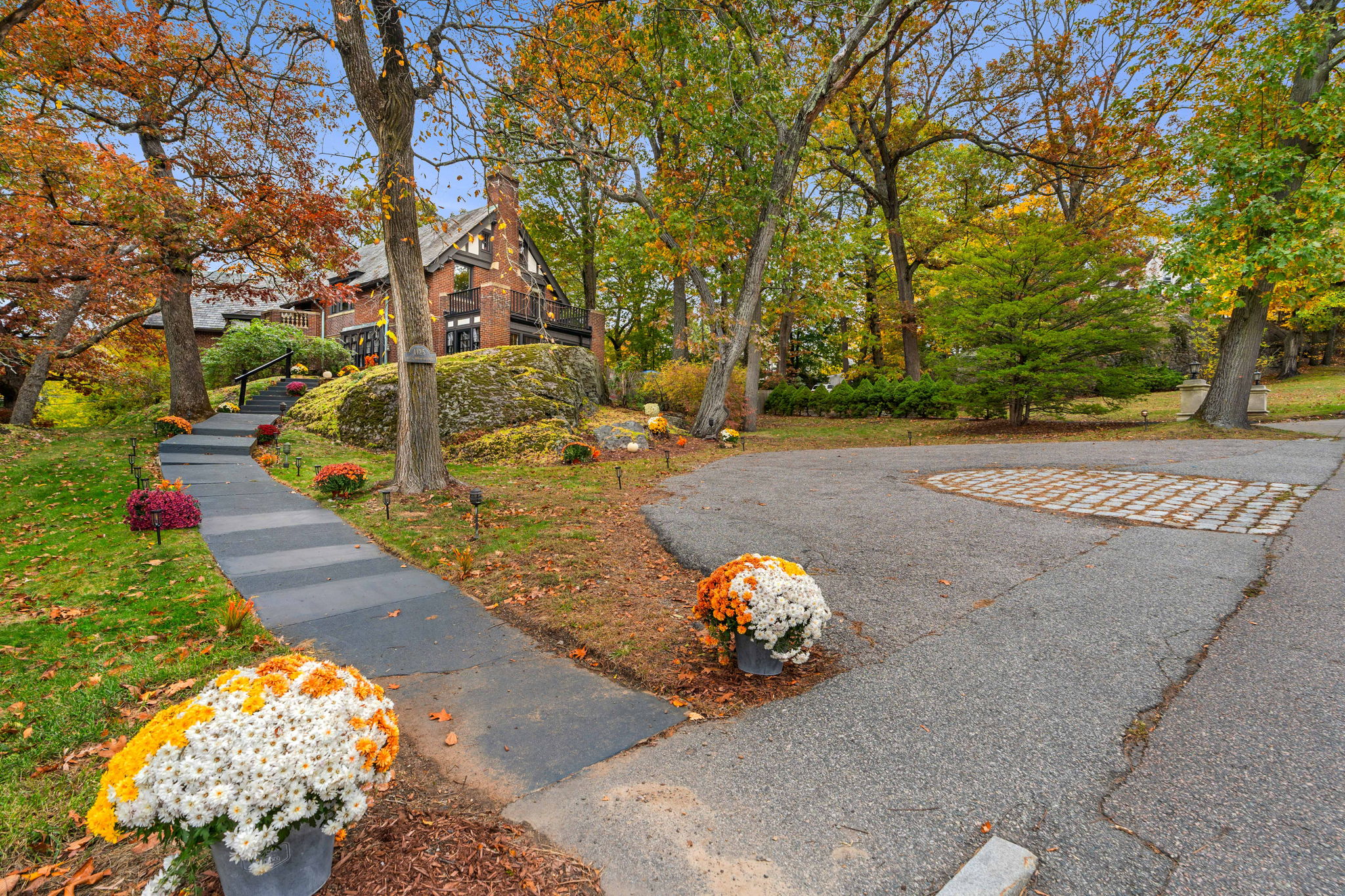 1125 W Roxbury Pkwy, Chestnut Hill, MA 02467, USA Photo 145