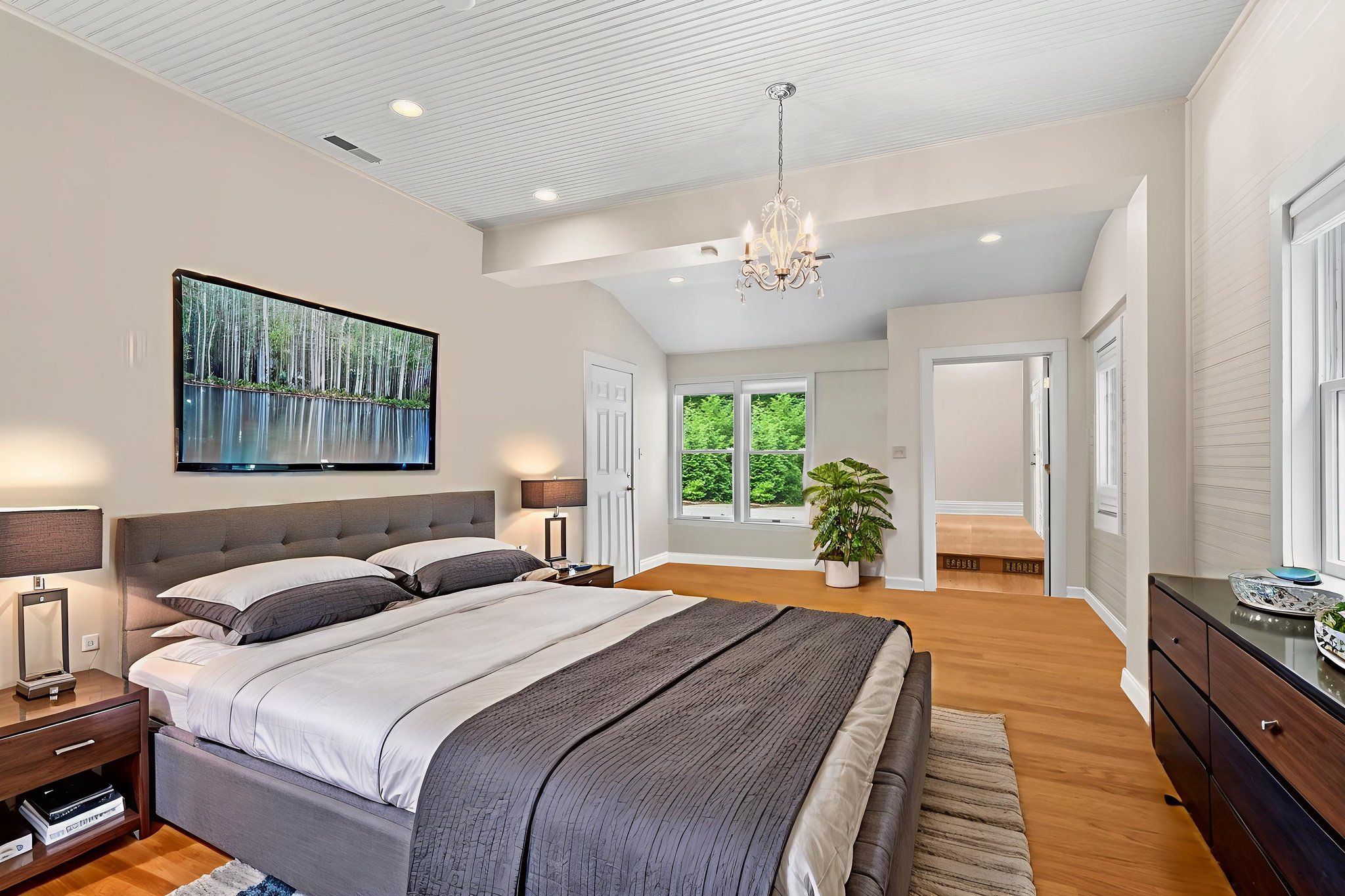 39-web-or-mls-DSC_5150 virtually staged.jpeg