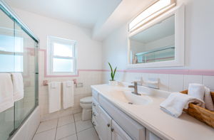 Unit B Bathroom 2a