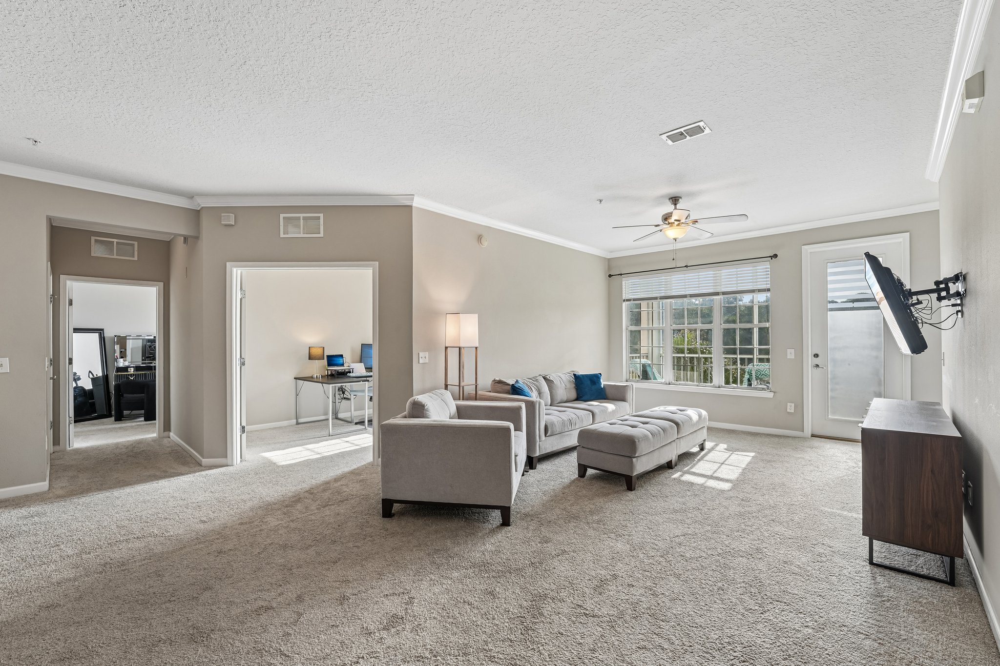 Campfield Dr 1304-S0306-008.jpg