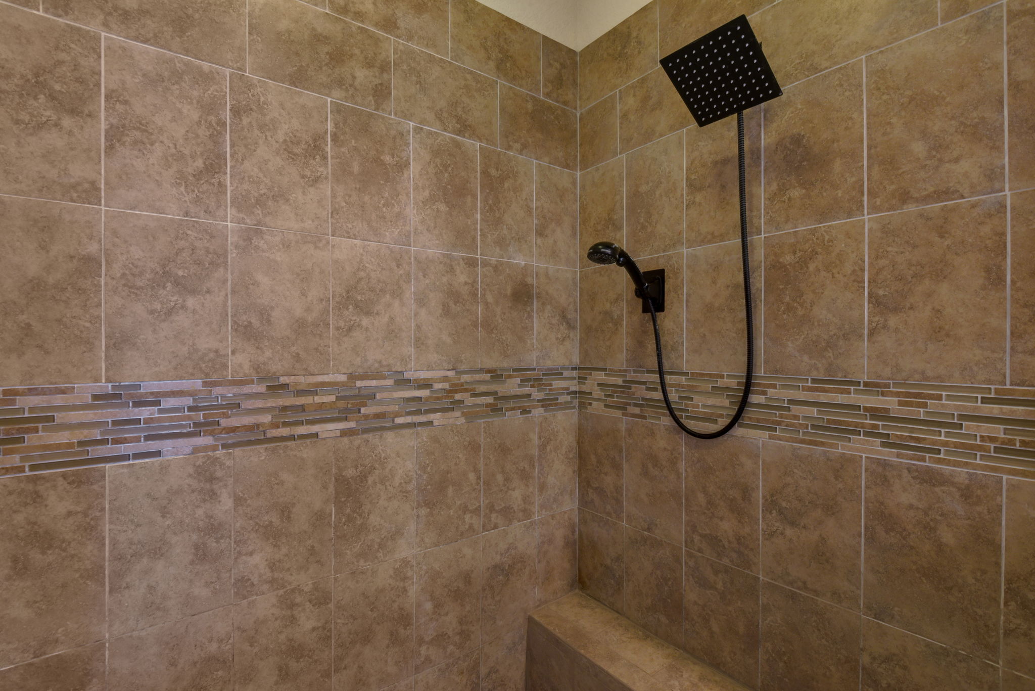 Shower w/ Bench
