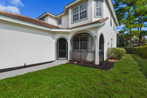 Screened Front Entry