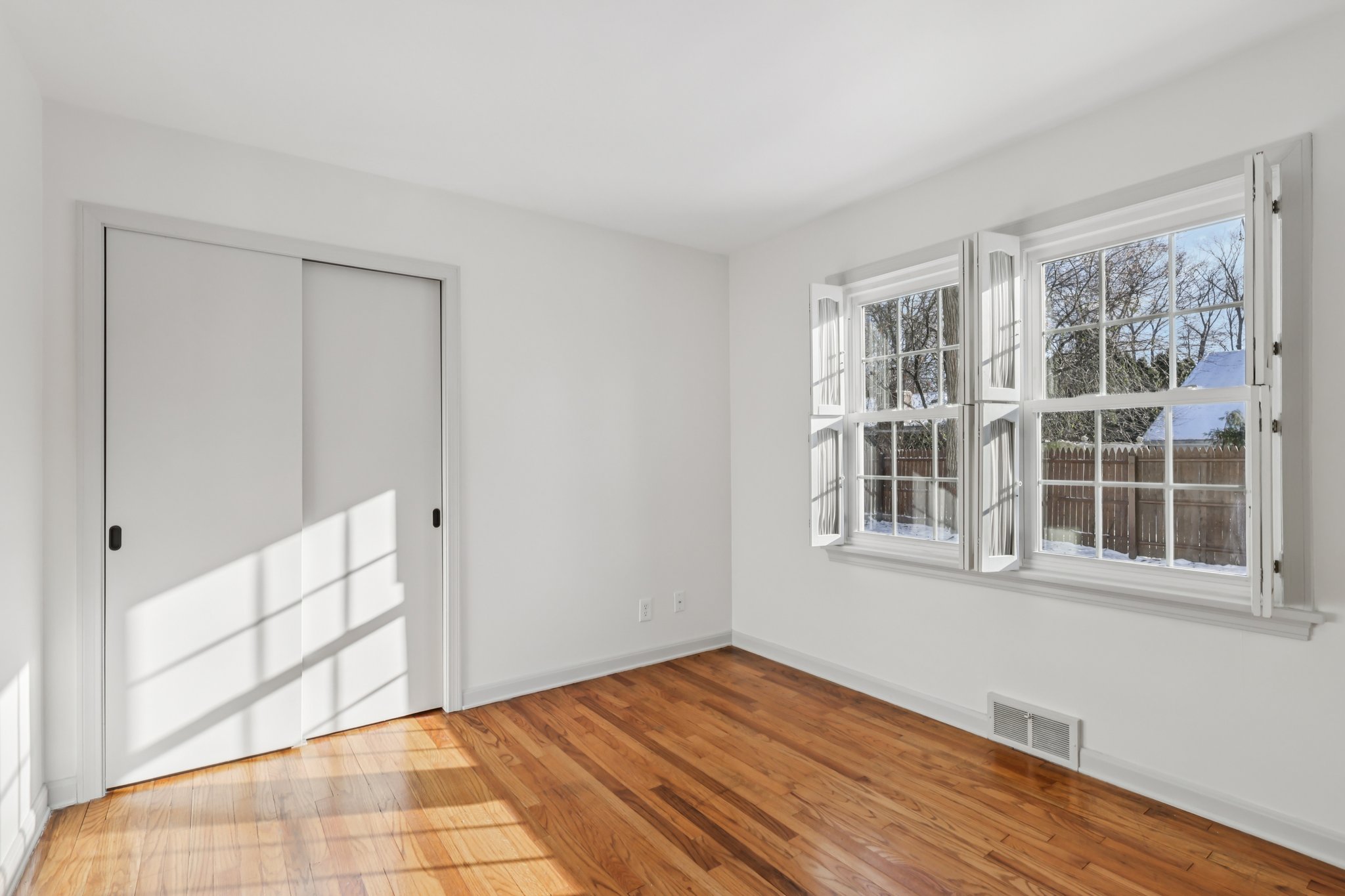 Greenvale Ave-S0512-017.jpg