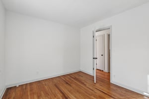 Greenvale Ave-S0512-018.jpg