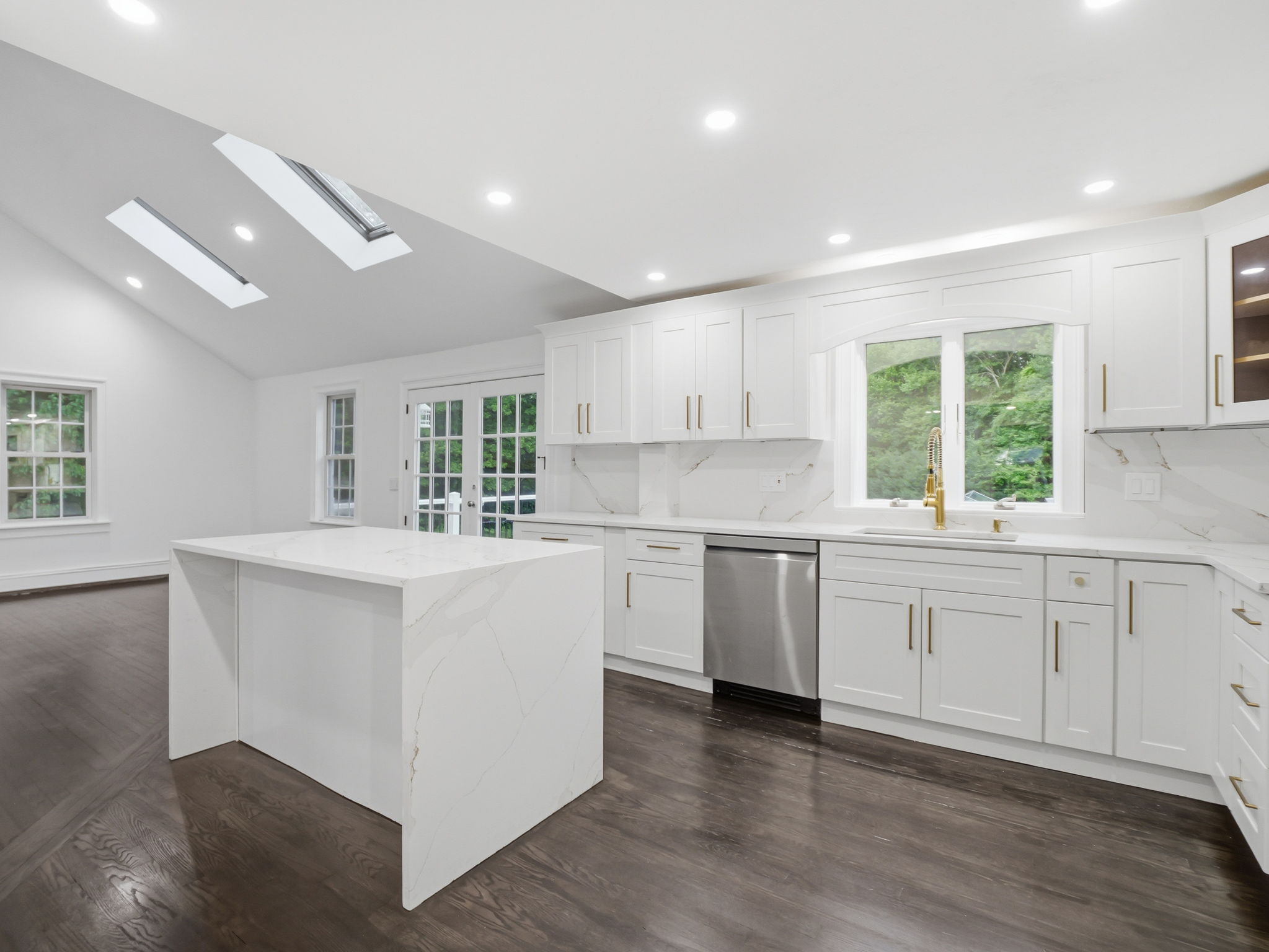1126_Plymouth_St_East_Bridgewater_MA_023