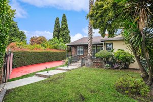 1126 S Bundy Drive-5.jpg