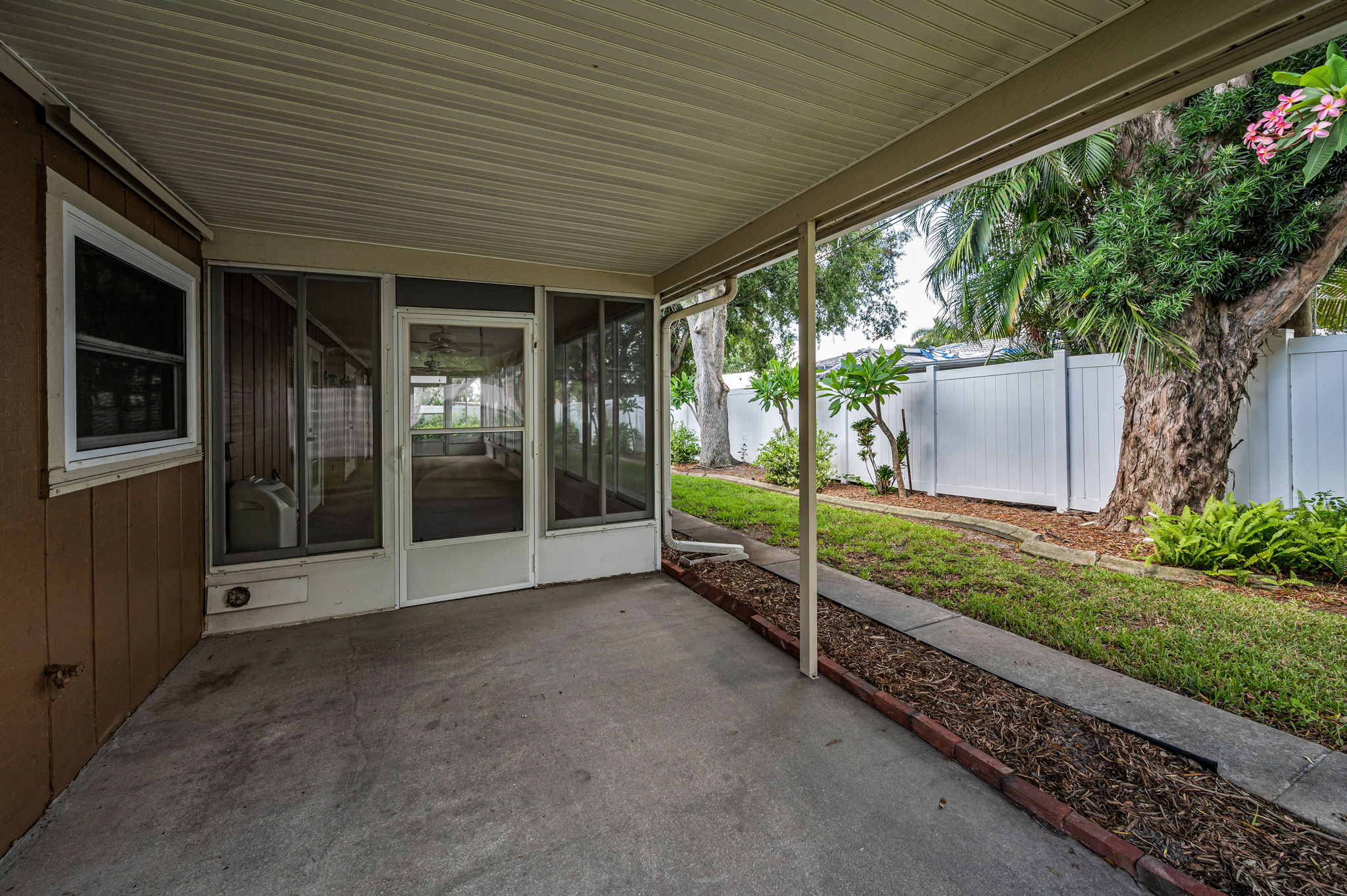 Lanai1
