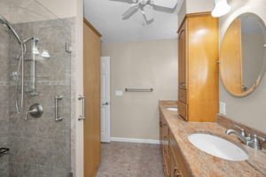 Primary Bathroom1c