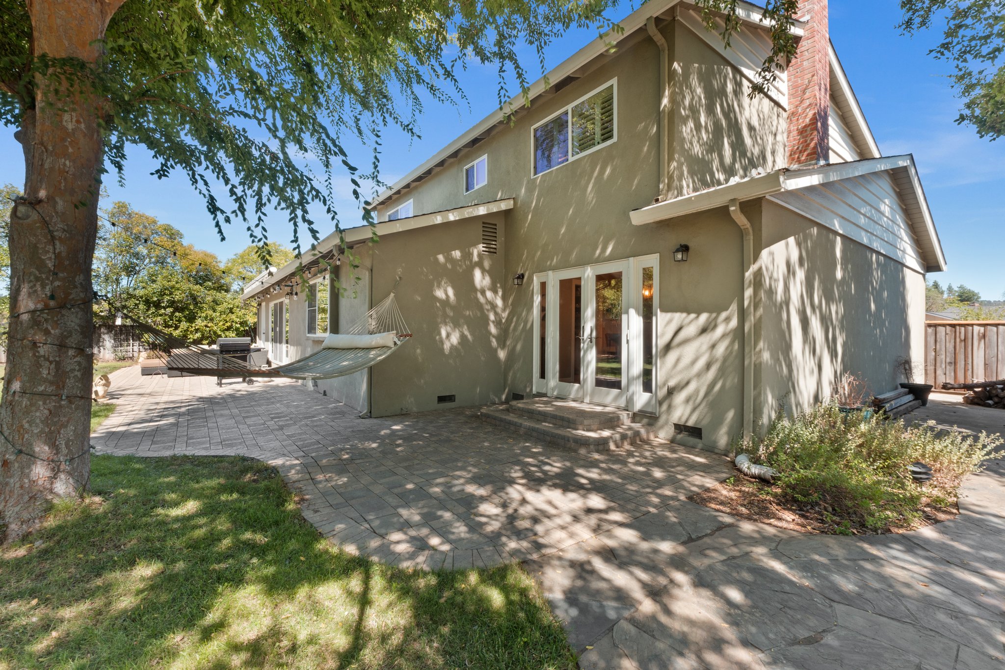 A sophisticated residence boasting a meticulously designed and expansive backyard.