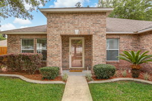 Entryway with Storm Door