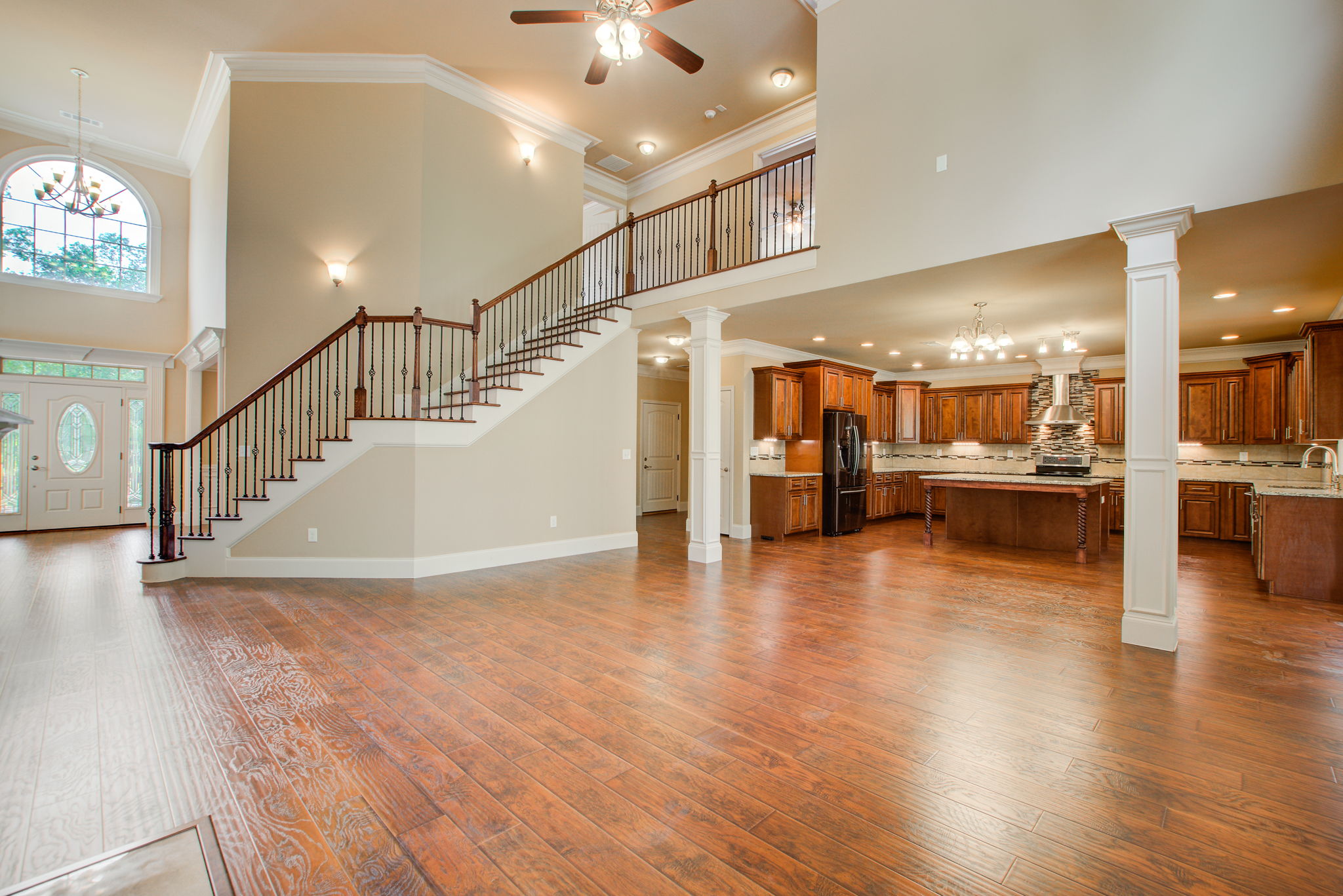 6 Living A Kitchen Split w Entry