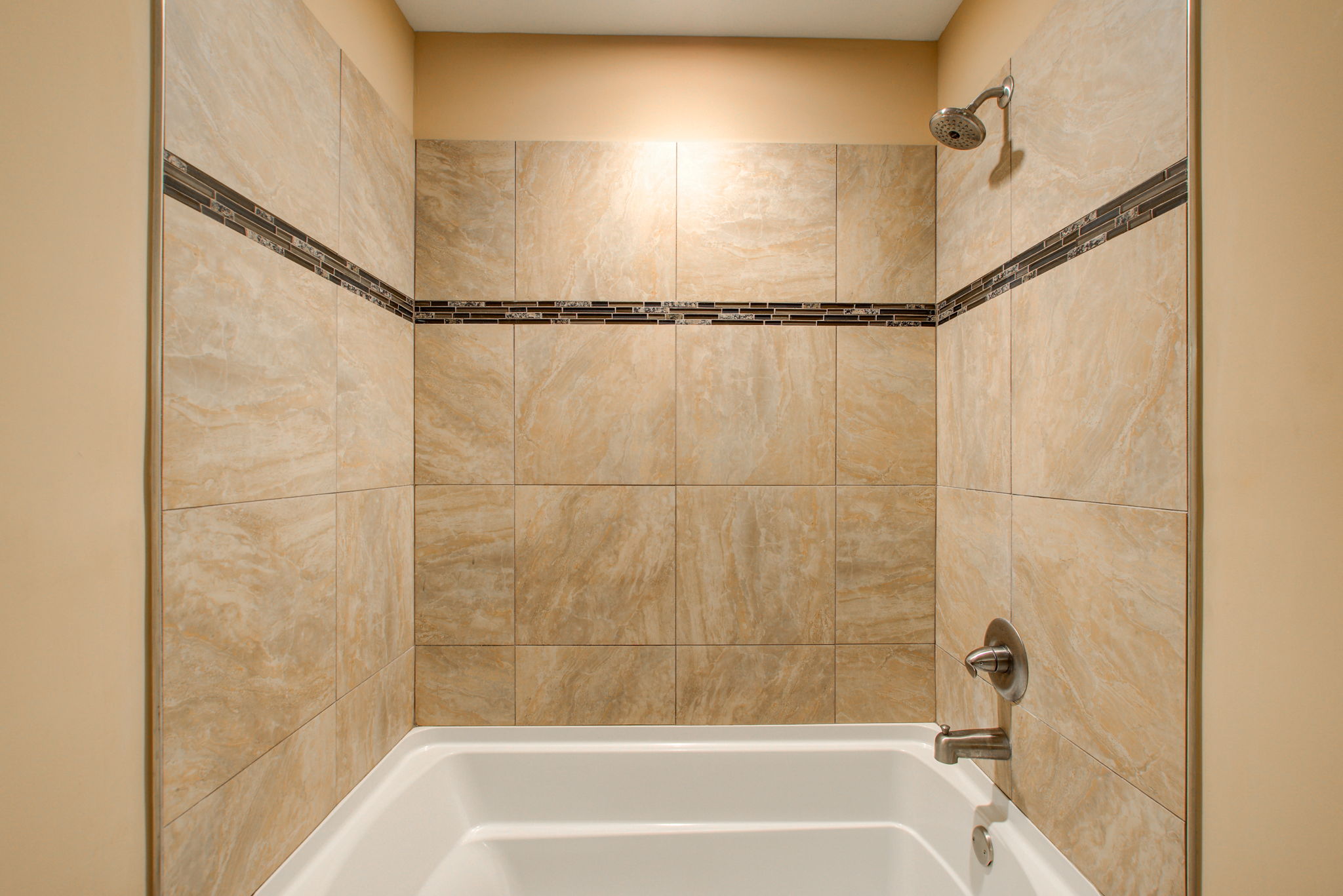 31 Jack + Jill Bath Shower Detail