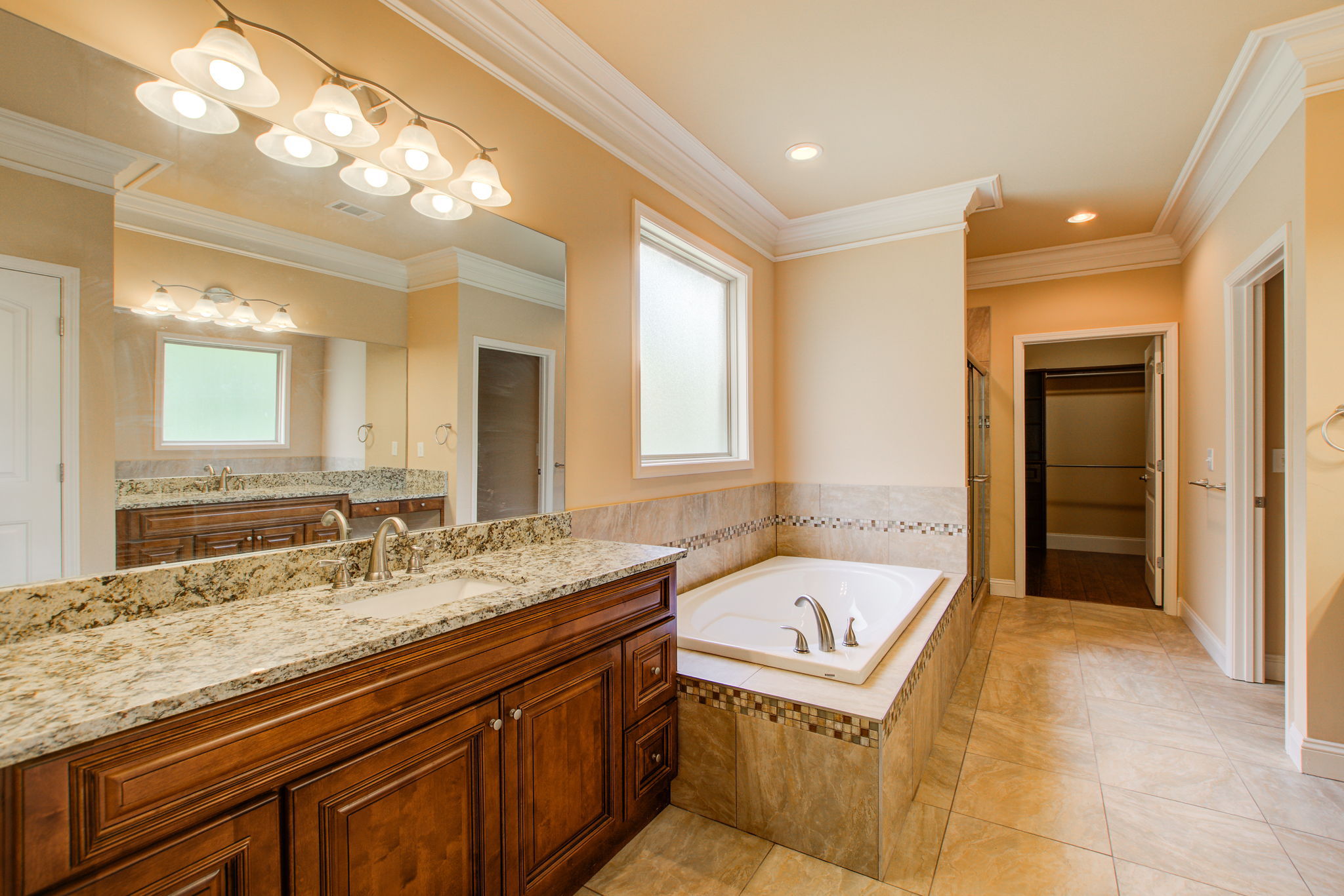 20 Main BR En Suite A