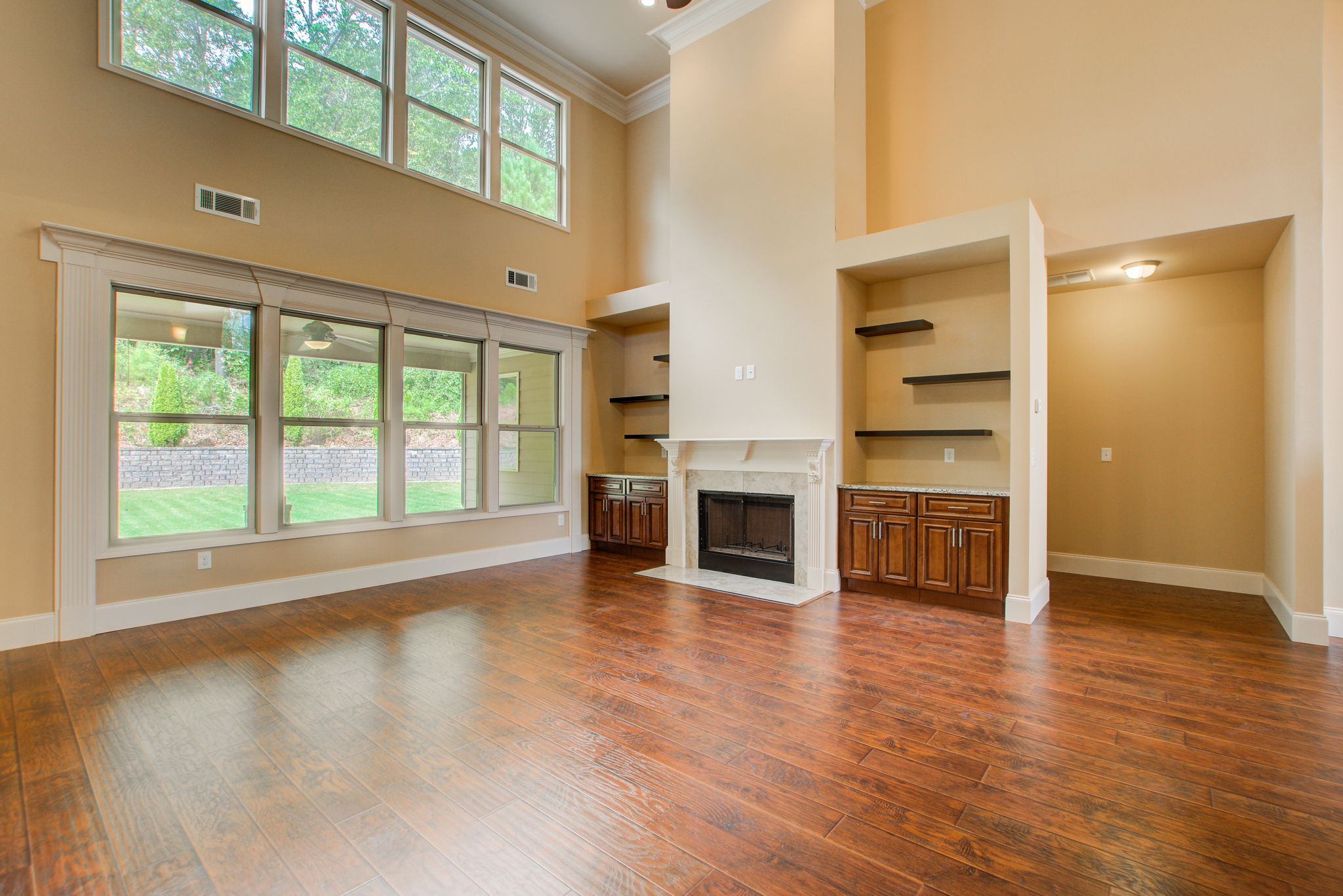 17 Living Room w Main BR Access