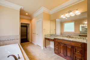21 Main BR En Suite B