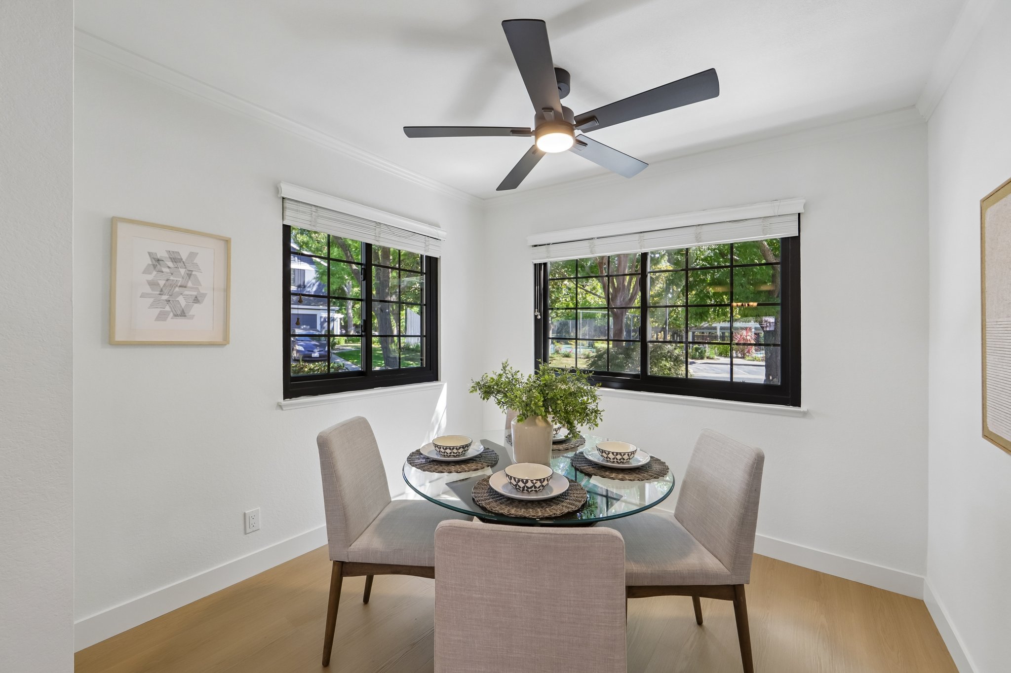 Cozy Kitchen Eating Area