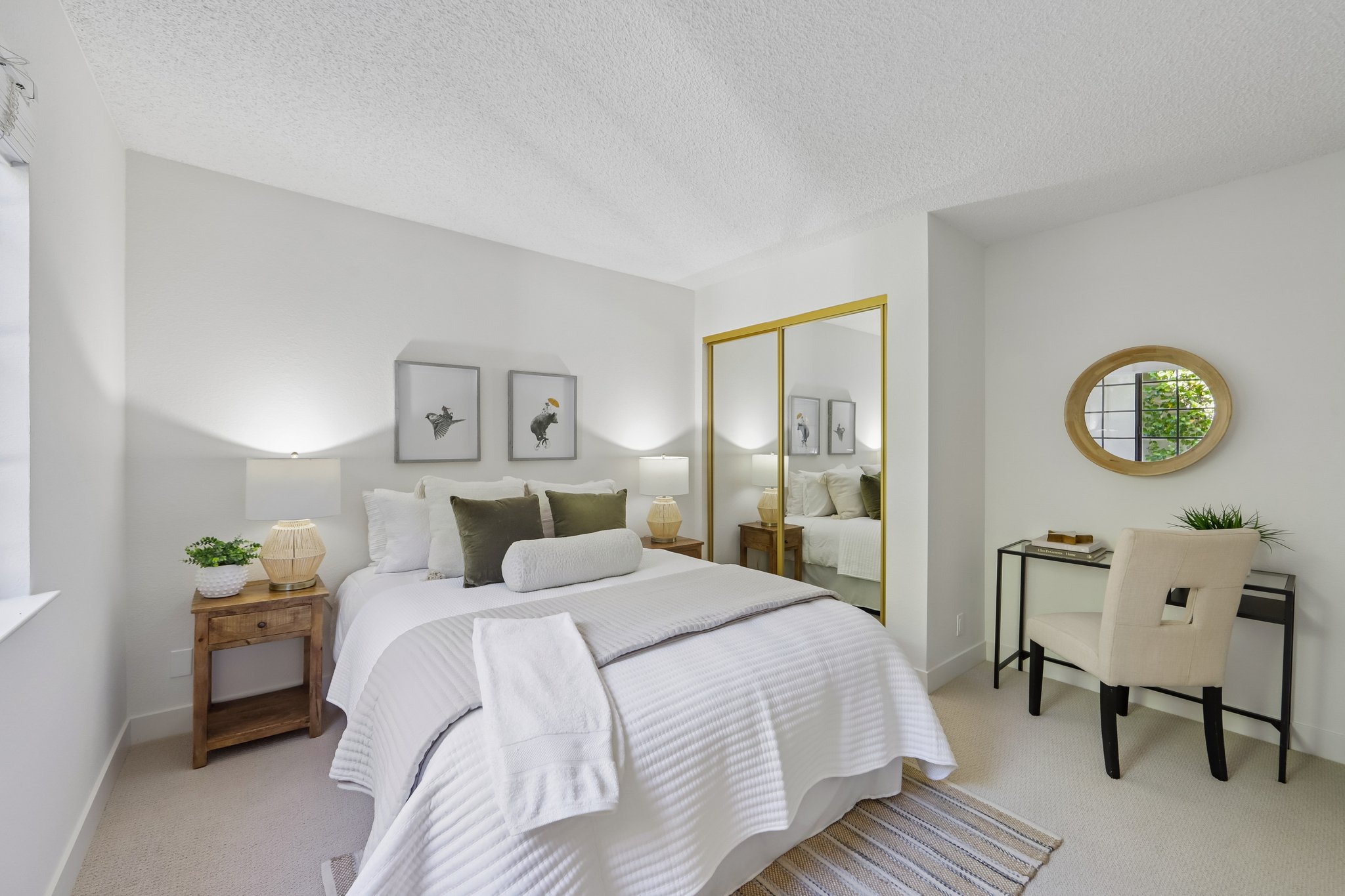 Secondary Bedroom w/ Mirror closet
