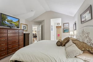 Courtyard Way-S2510-032r.jpg